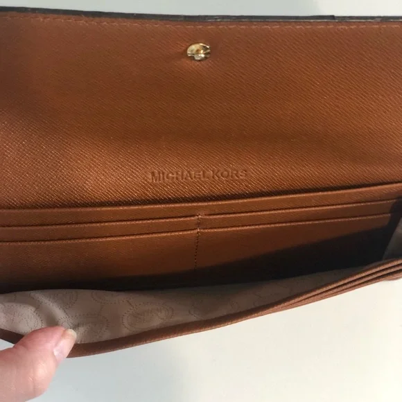 Michael Kors wallet - Picture 5 of 11